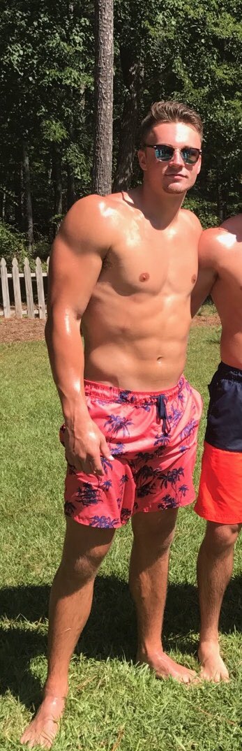 EvanMeade_'s tweet photo. Happy birthday Brady love you! #chiseled @brady_ballstadt https://t.co/1IbSwtAZzZ