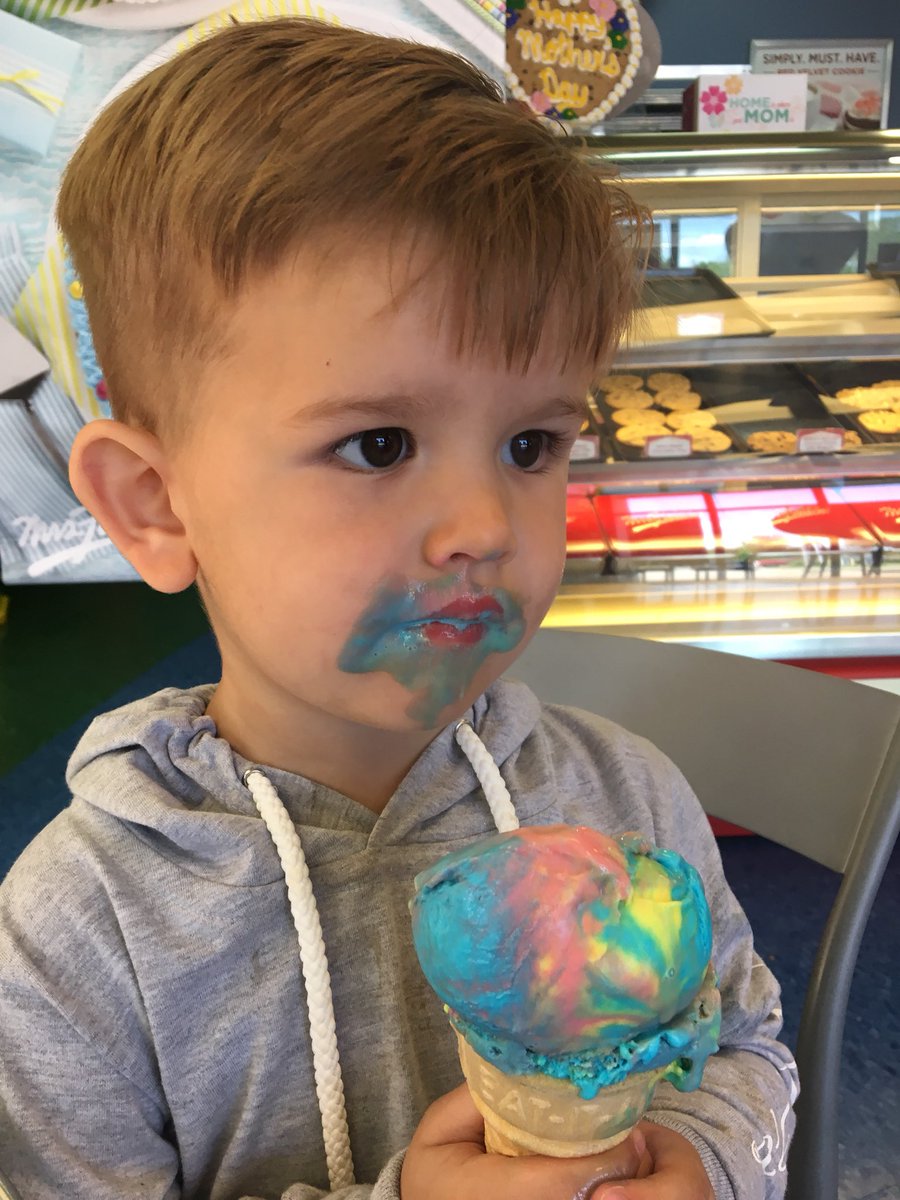 kathrynn727's tweet photo. When u remember mid-snack that you started your diet 2 hrs ago https://t.co/xX977Q2Gof