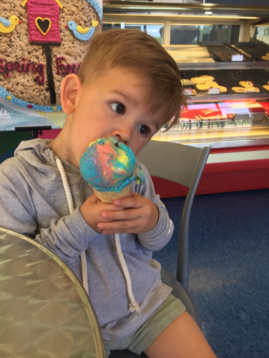 kathrynn727's tweet photo. When u remember mid-snack that you started your diet 2 hrs ago https://t.co/xX977Q2Gof