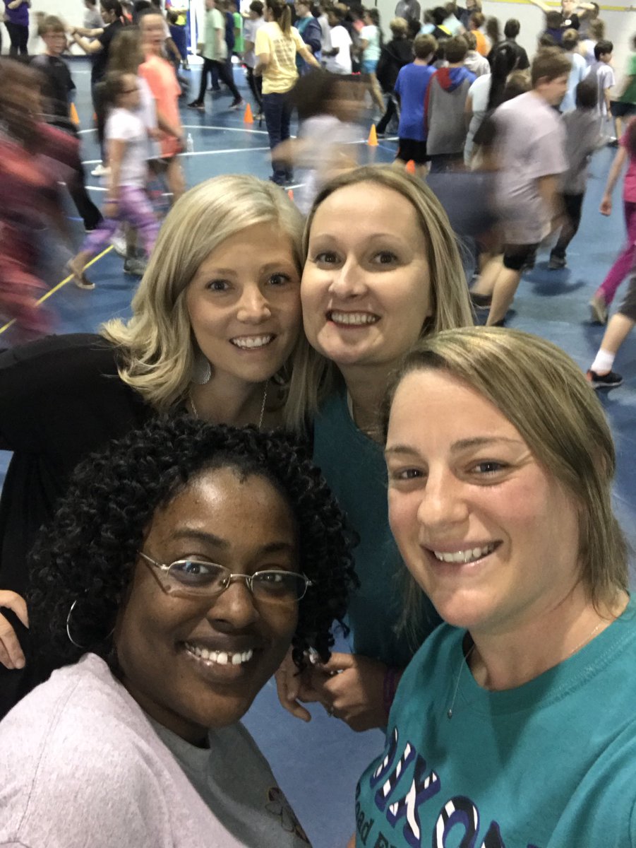 MrsSholar's tweet photo. Wonderful team! @SuzanneSchultz @jpetersontweets @kinettaanderson https://t.co/8U2hEMH1sK