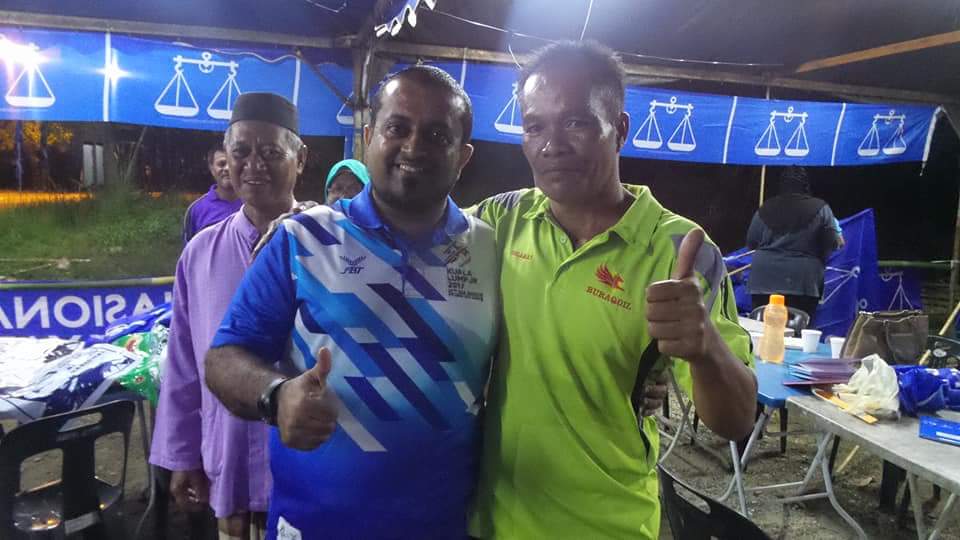 Pemudabaling201's tweet photo. Calon #BNDUNN30Bayu Sdr @MohdNoorMdAmin bersantai bersama Para Jentera BN di Pos Cwgn Charuk Nau, Baling https://t.co/lGuosACfNE