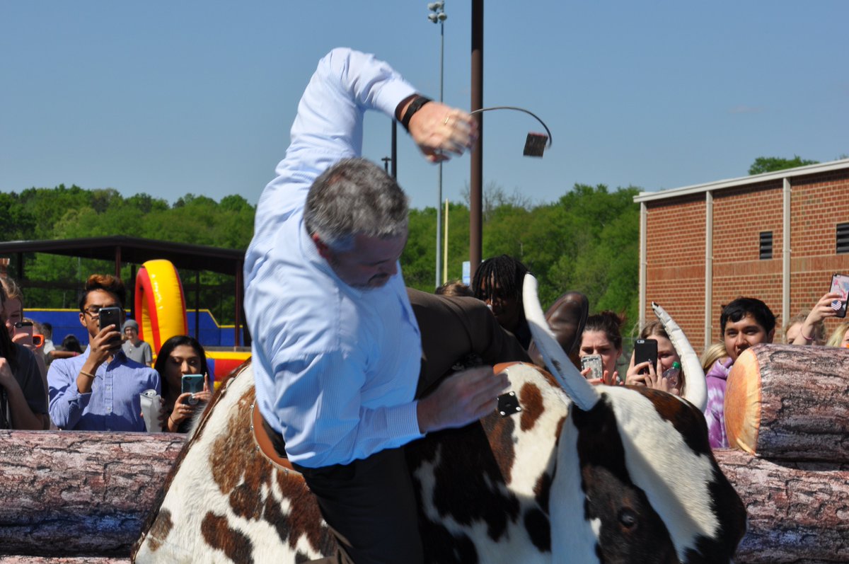bartowschools's tweet photo. WELP, THIS JUST HAPPENED: Cass High Principal Mike Nelson agreed to ride a mechanical bull after 136 kids signed a student-created petition! This is Mr. Nelson's last year as principal and they wanted him to "go out with a bang!" https://t.co/Ptb4uyUROY