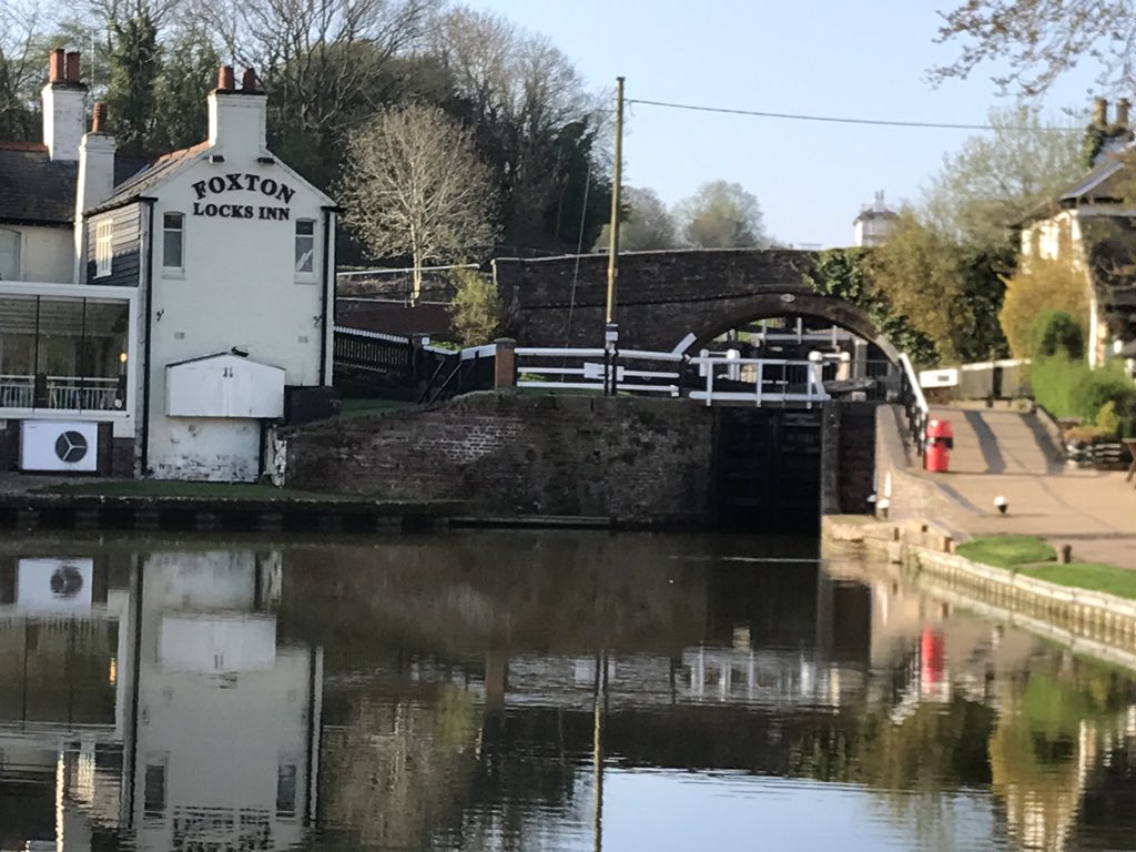 wennawooods's tweet photo. Thank you to the lovely lockies at Foxton who helped me travel up the #lockflight this week. Your hard work in all weathers is so appreciated😀 https://t.co/yloAhXOd7K