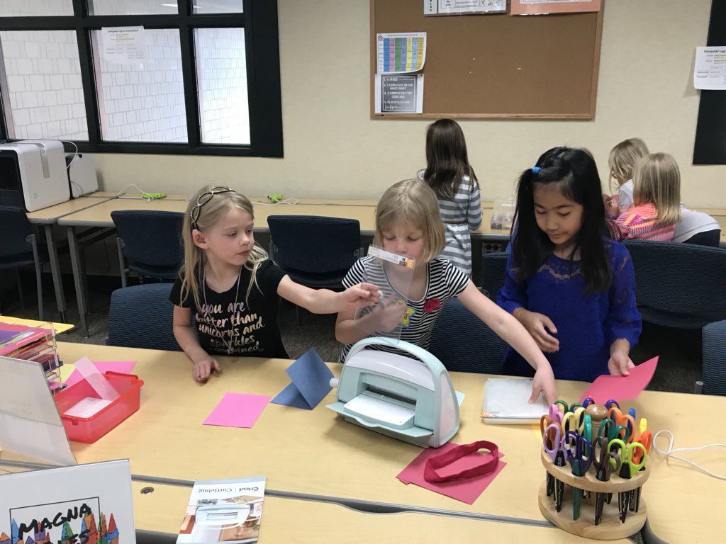 MrsKonietzko's tweet photo. Today we learned about Maker space in the library.  Students will get to go there to create, problem solve, and collaborate! #shakojacksonLC https://t.co/BDD59sFjC3