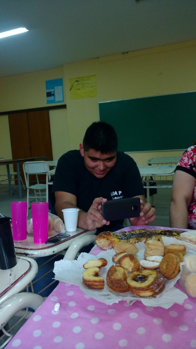PedroMorales365's tweet photo. Festejó del día del trabajador con #Leonoexistis @PedroMorales365 @EstelaSelena @Roxana66552433 @LeoOrellana56 https://t.co/UoUyNEmmMe