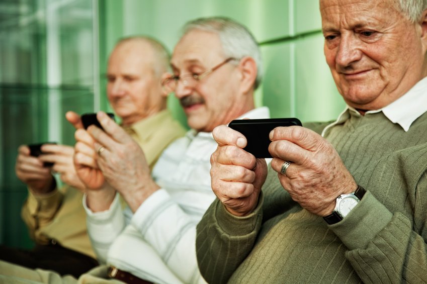 DanielBennettNY's tweet photo. #ItGotSeriousWhen they turned their cell phones sideways. https://t.co/i25UpcGp2l