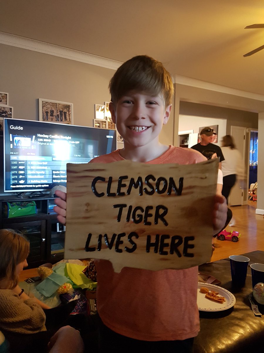 44Mielke's tweet photo. @ClemsonFB future Clemson Tiger from Canada, Declan Mielke! https://t.co/izzWlgiahF