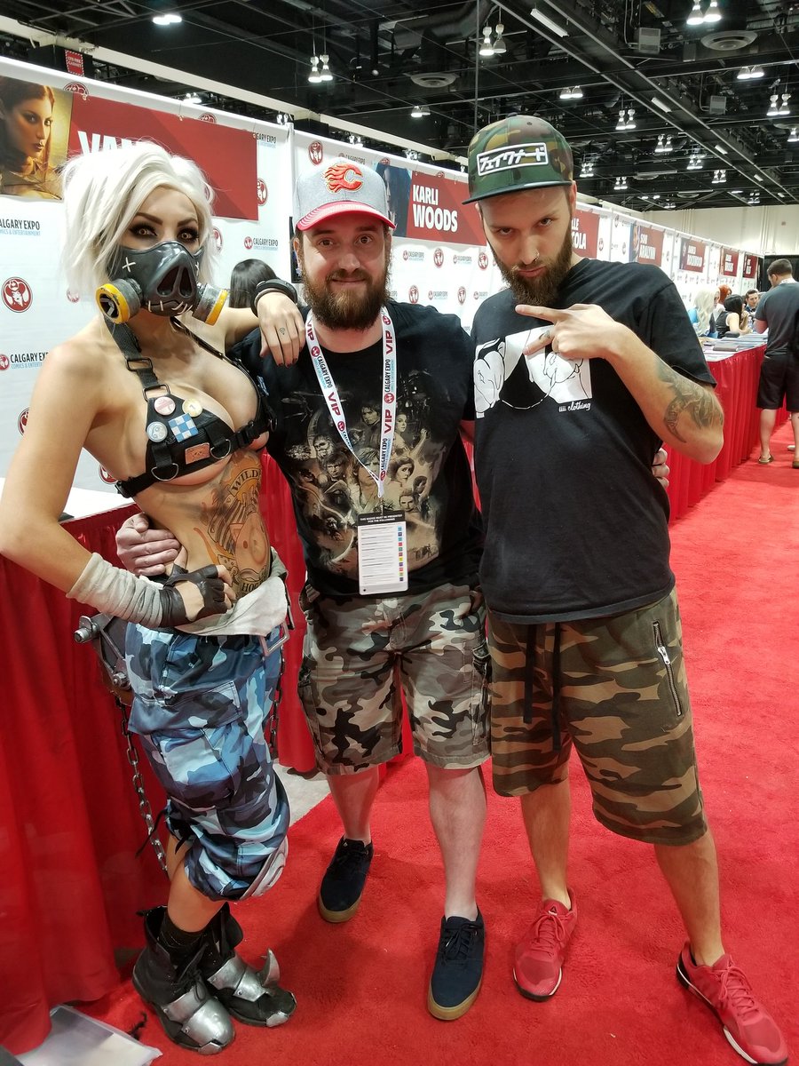 JC_in_Rothesay's tweet photo. Found @OJessicaNigri and @FakeNerdBoy #CamoParty https://t.co/acut1GMZ6I