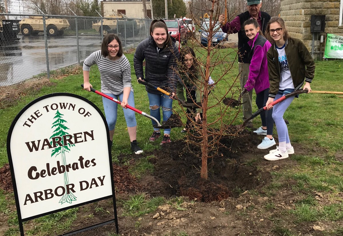 ScienceKMS's tweet image. The sustainability club helped celebrate Arbor Day and acted as journalists at the event...look out for our coverage! @Principal_Homen