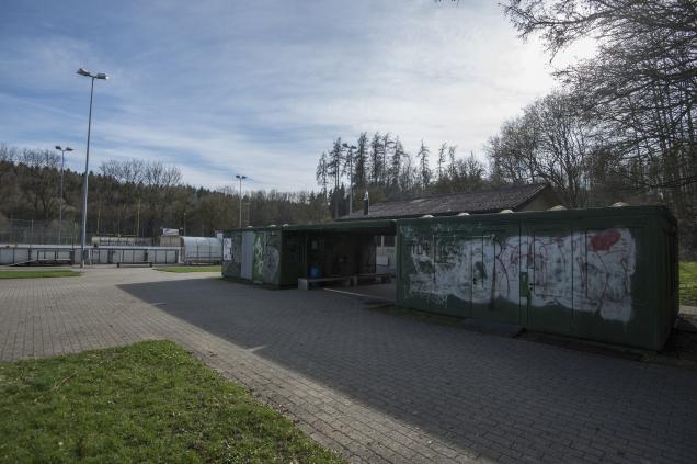 christian_kobi's tweet photo. Où l'on reparle (enfin) de nouveaux vestiaires au Marais de Mâche pour remplacer les insalubres containers. Un projet devisé à 1,8 mio qui doit être validé en juin. On évoque ce dossier, et celui d'une halle pour le inline hockey à #Bienne, samedi dans le @JournalduJura https://t.co/r0VsO3okbZ