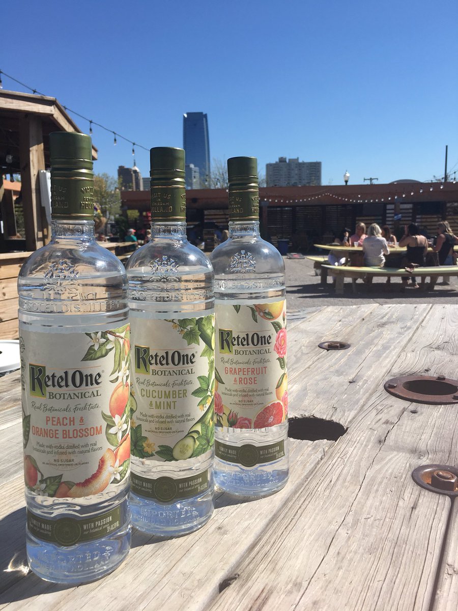 New Ketel One Botanical - NO sugar and just 73 calories per shot! Ask for it at the bar pod tonight, perfect with club soda! 🙌🏽