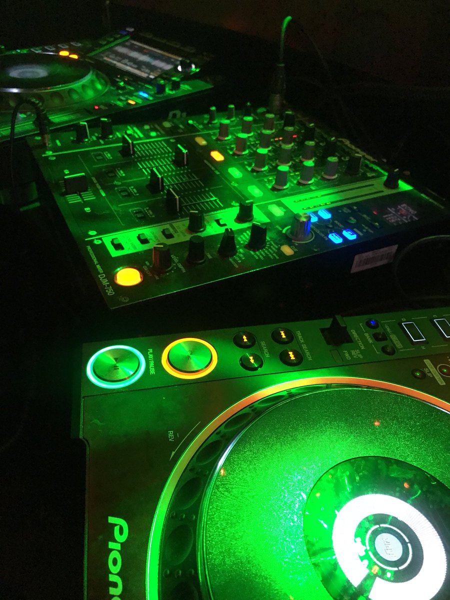 KristofMilano's tweet photo. #socialweekend https://t.co/KlQSHTibYW