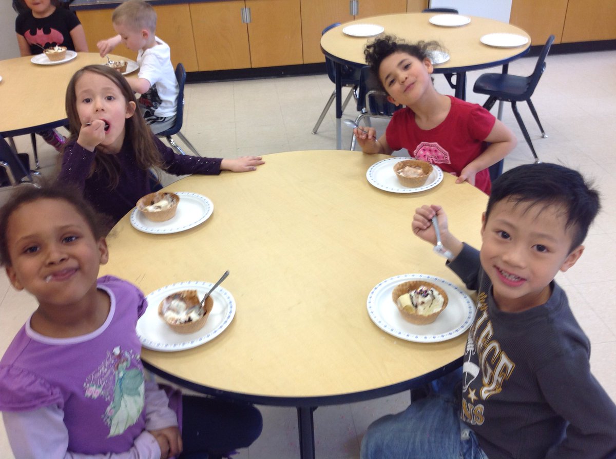 hollydumond's tweet photo. Thank you @Lisarichie1975 for bringing our ice cream shop to life with role playing and real ice cream! Look at those smiles! π¦π #FDKwsd https://t.co/q6SpmU6AEi