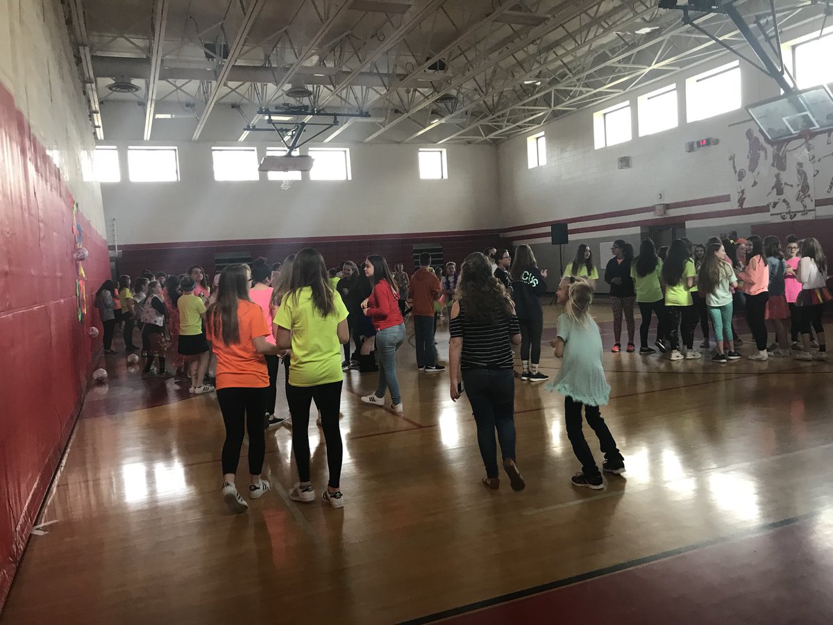 SThomasMMS's tweet photo. Th dance has begun! Cosmic Colors #mms2017 @hfoessett @CounselorJB @BraunMMS @MMSDudziak https://t.co/I26iA3xNSq