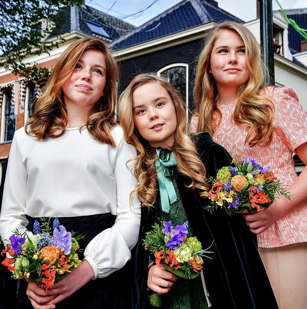 BolthaBV's tweet photo. De prinsessen hadden vandaag onze tulp ‘Sensual Touch’ in hun boeket! #trots #tulp #SensualTouch #Orangeflowers https://t.co/RqPUEd00nX