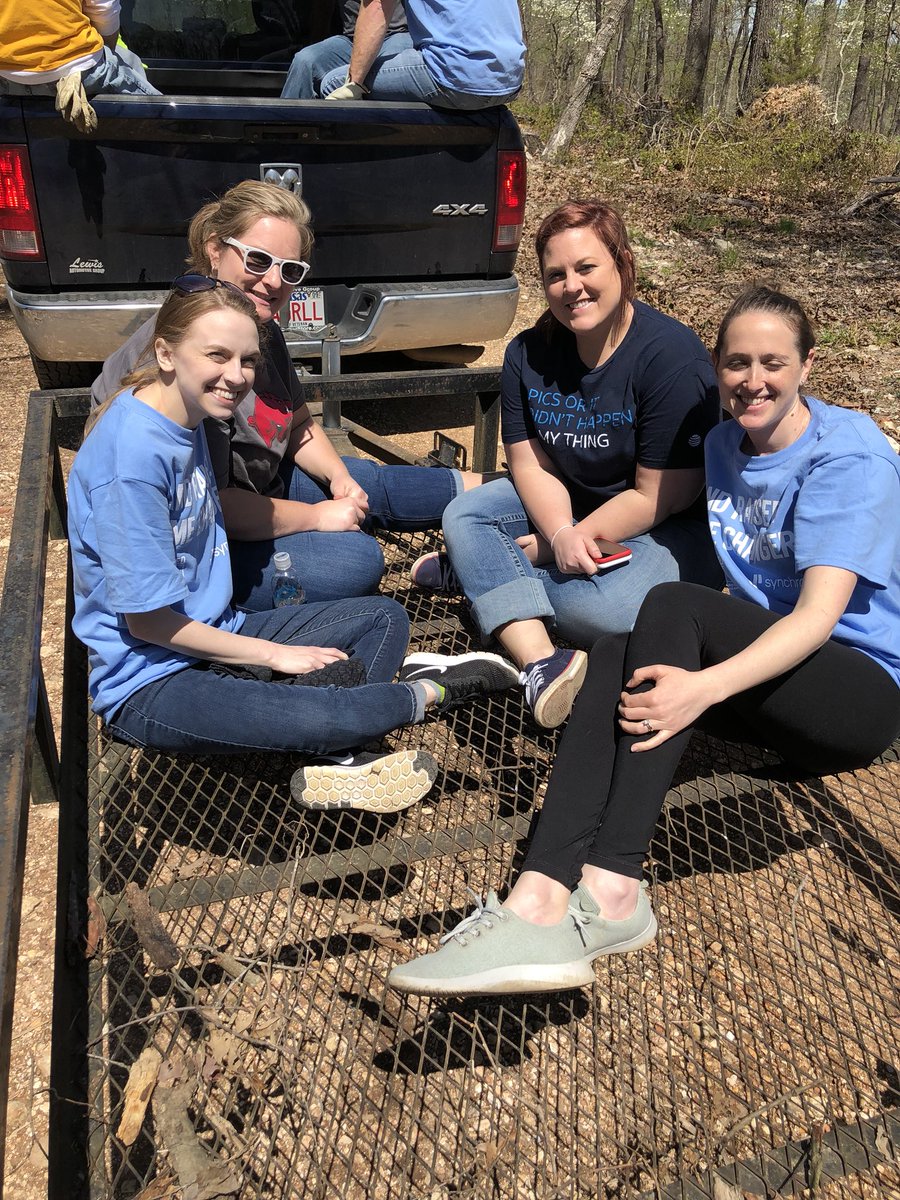 FayTeam71's tweet photo. @RogersWalnut working with the United Way to improve our local Girl Scout camp! #MidStatesProud #POWERcentral #girlscouts #dosido #rakeleaves #sun #community #unitedway #hardwork https://t.co/NMDSO1Yv7r