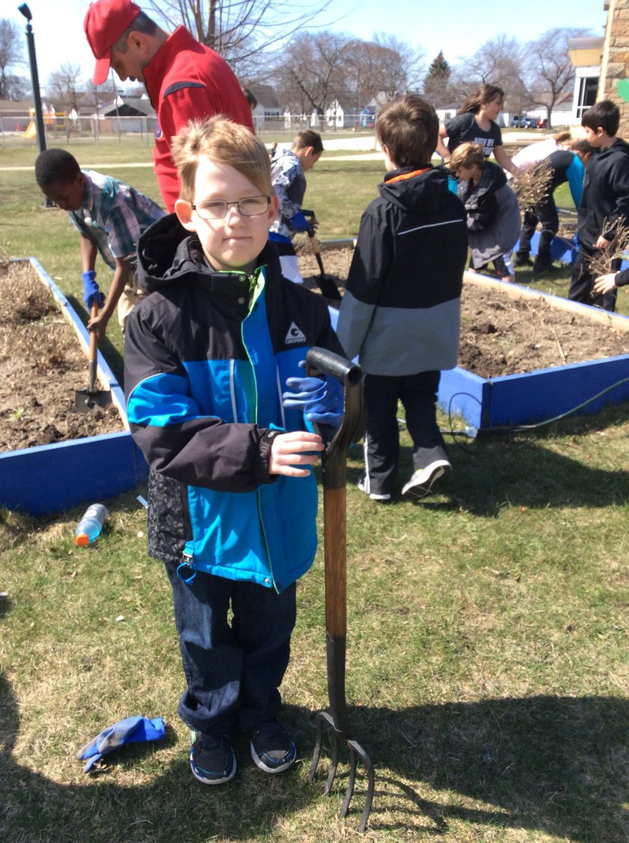 lrabenhorst12's tweet photo. Earth Week at Grewenow. Third Graders from Mrs. Rabenhorst’s Room help clean out the garden for future plants. https://t.co/fG2gQeZ3Az