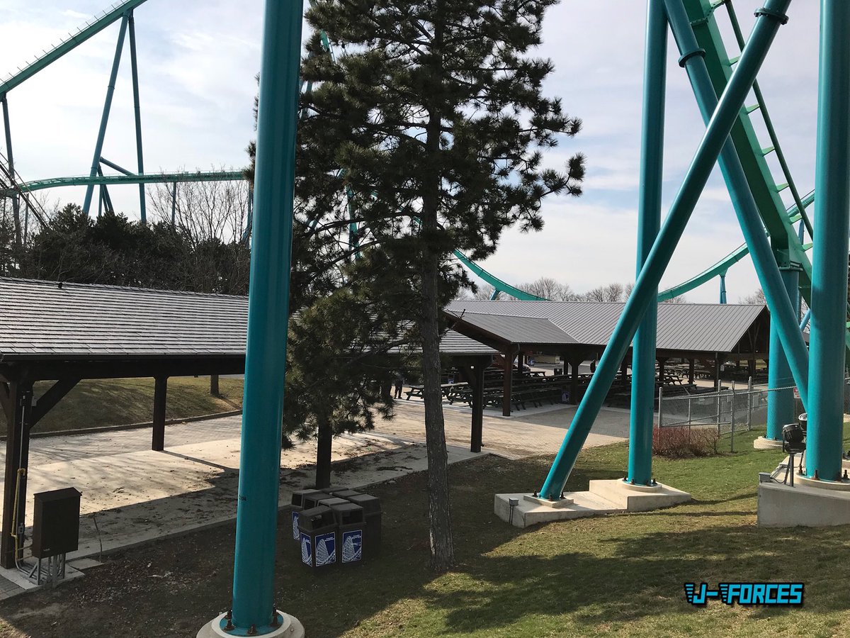 JForcesOfficial's tweet photo. The new court yard/events area at @WonderlandNews built by #TimberKits looks amazing! #cw2018 #canadaswonderland https://t.co/VnoxT9nIPv