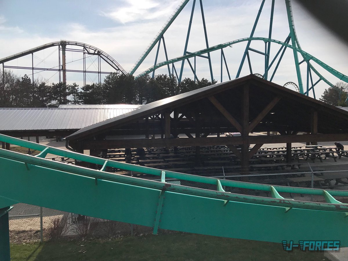 JForcesOfficial's tweet photo. The new court yard/events area at @WonderlandNews built by #TimberKits looks amazing! #cw2018 #canadaswonderland https://t.co/VnoxT9nIPv