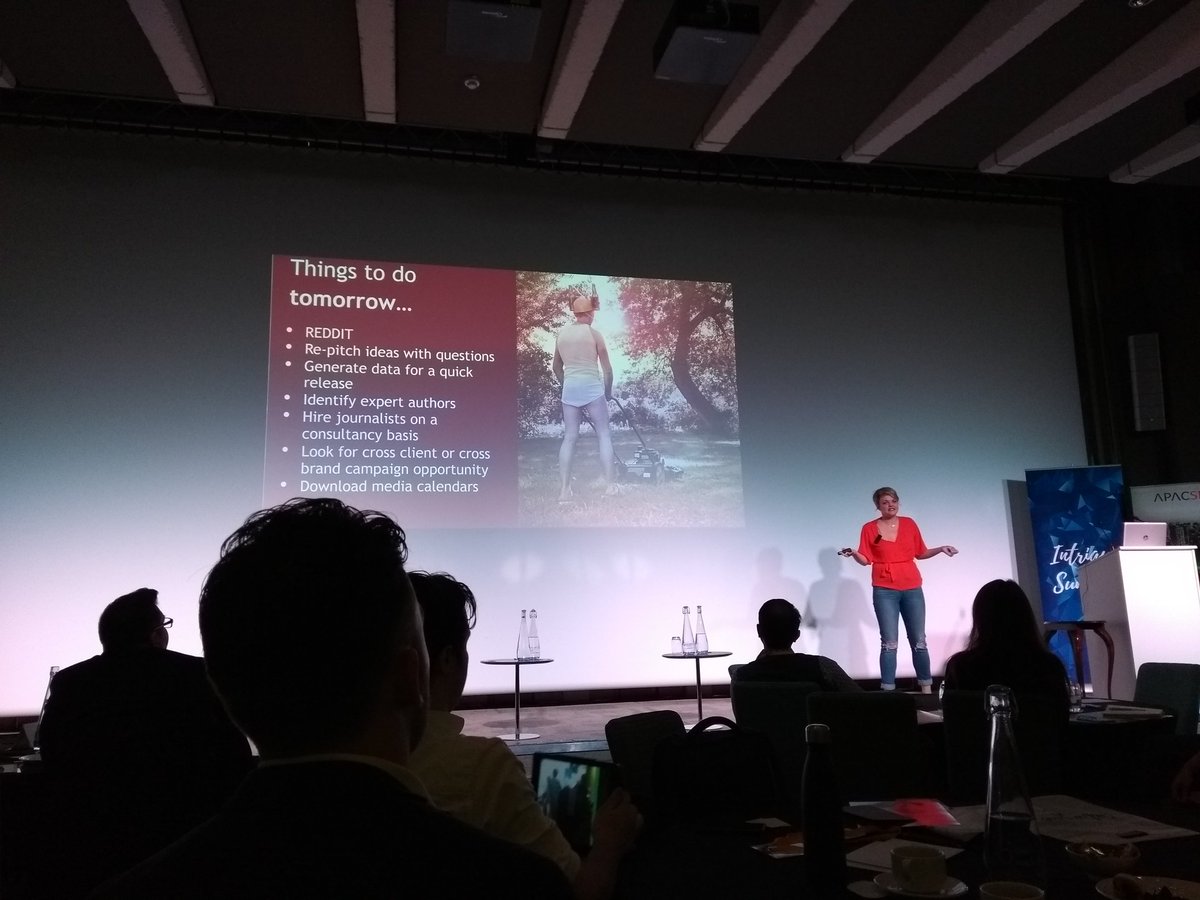 pinklizardpromo's tweet photo. Thank you to @salesgasm and everyone at #IntLondon for a brilliant summit. @kirsty_hulse of @manym1nd5 was particularly #inspiring! #digitalmarketing #todolistattheready https://t.co/ogZJkMBif2