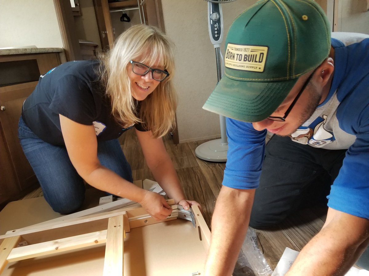 mrsherd2015's tweet image. Wonderful experience AT&amp;amp;T Community day. Helping Austin's homeless and disabled dignified work &amp;amp; living spaces to rediscover hope, renew their purpose and restore their dignity @mobileloaves #servinggoodness @WomenOfATT_ERG  @joe_farrell21 @AustinAvengers @liz_gtweets #LifeAtATT