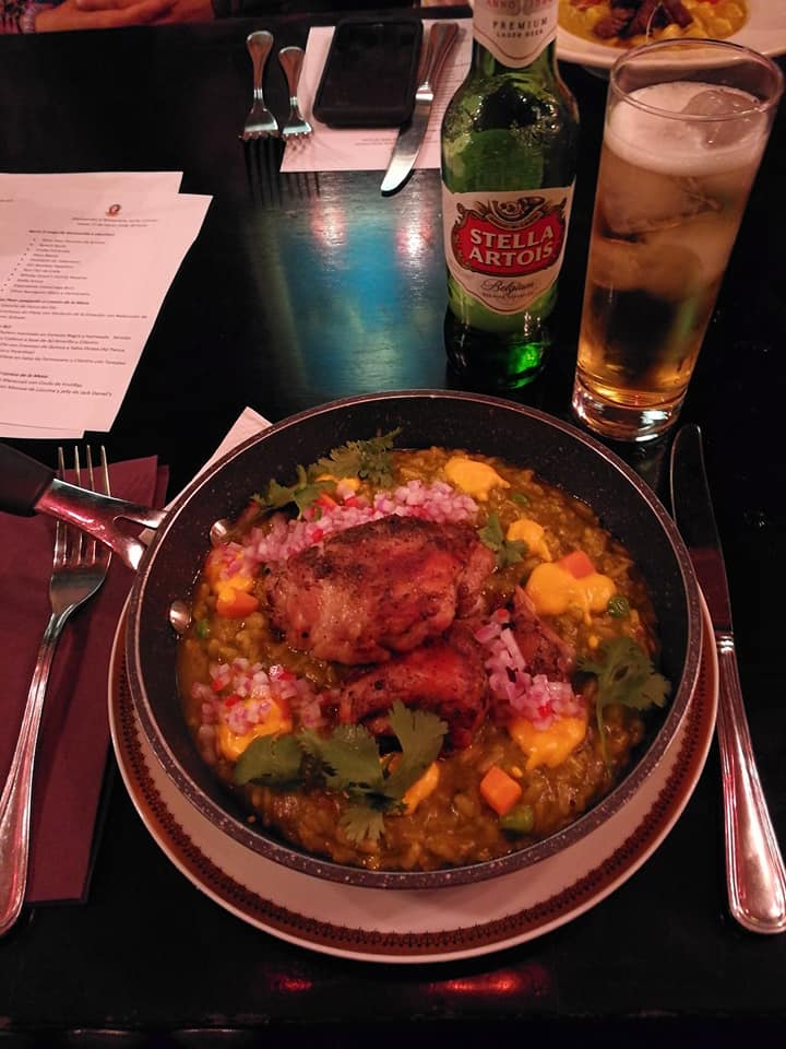 ¡Viernes para chuparte los dedos! 🙌🏼❤️🙌🏼❤️ 
Pollo Chelero con Arroz Norteño al Cilantro #cosamasbuena Abrimos a las 20:00 hrs. Reservas al ☎️ 28813937