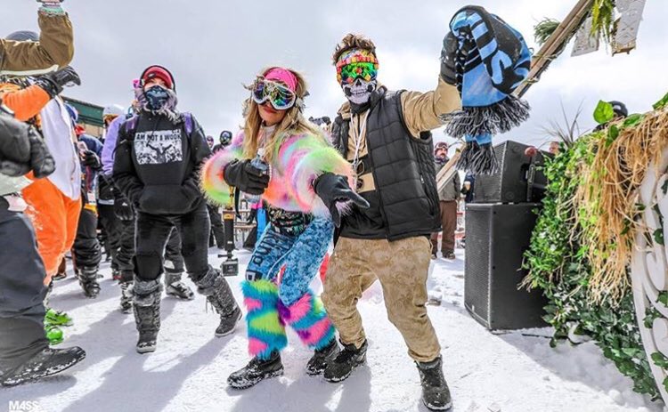 When the weekend vibes kick in. 🎉🙌🏻🤪 Who’s ready!? #minuszerofestival #minuszero2018 #snowshredsound 📸<a href="/MASSEDMC/">MASS EDMC</a>