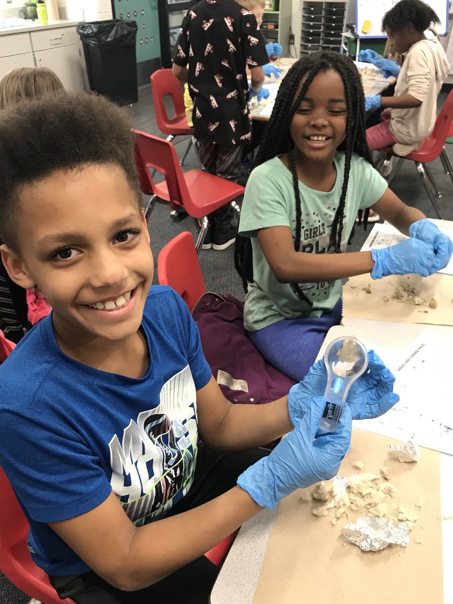 dwyersclass's tweet photo. Owl pellet dissection! Our #DolsenThinkers did a great job digging in and identifying bones! https://t.co/ask99UQ77O