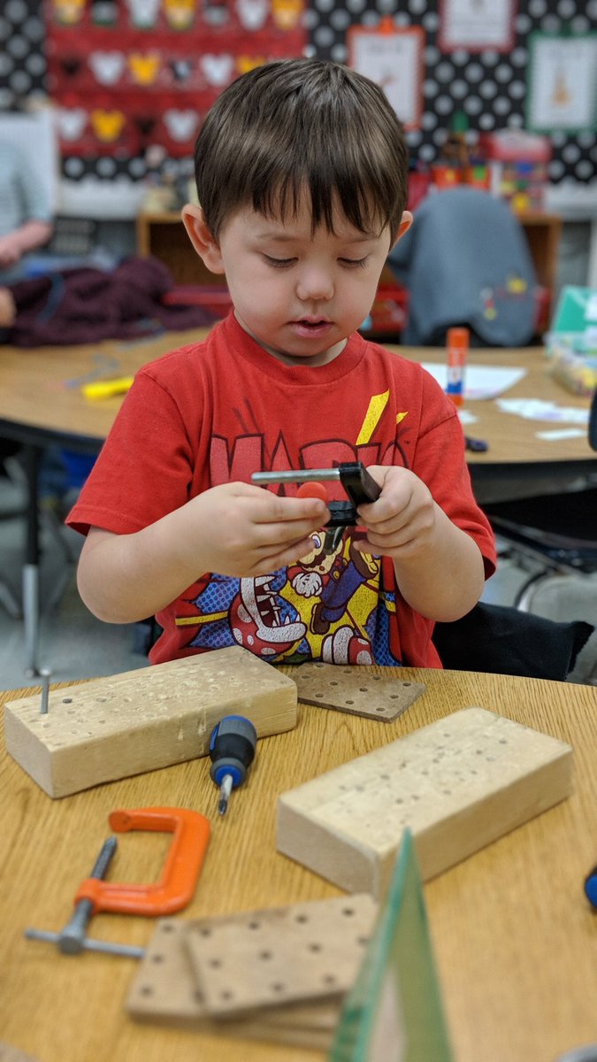 Lauren_CDM's tweet photo. Learning about 6 types of Simple Machines at McConnell Elementary today! @cdmfun @hamcoschools https://t.co/cHUi10AYv5
