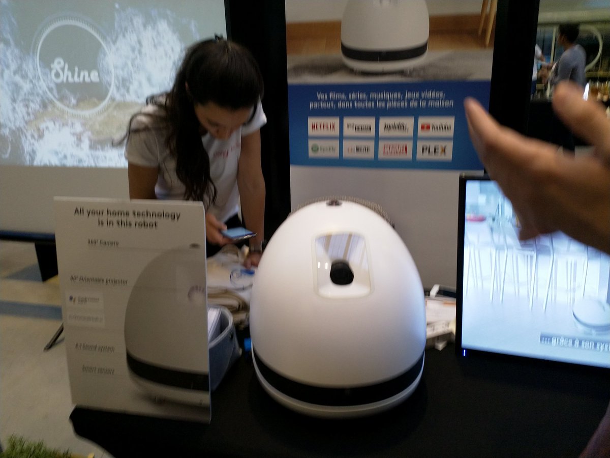 SamFichier's tweet photo. Merci @Demooz_Fr pour le #MeetupDemooz d'hier à la #stationF...
J'ai testé le mode desktop #Huawei, j'ai compris l'intérêt des ampoules #philipshue, le fonctionnement de l'étonnant projecteur #Keecker... https://t.co/OttXYqoFic