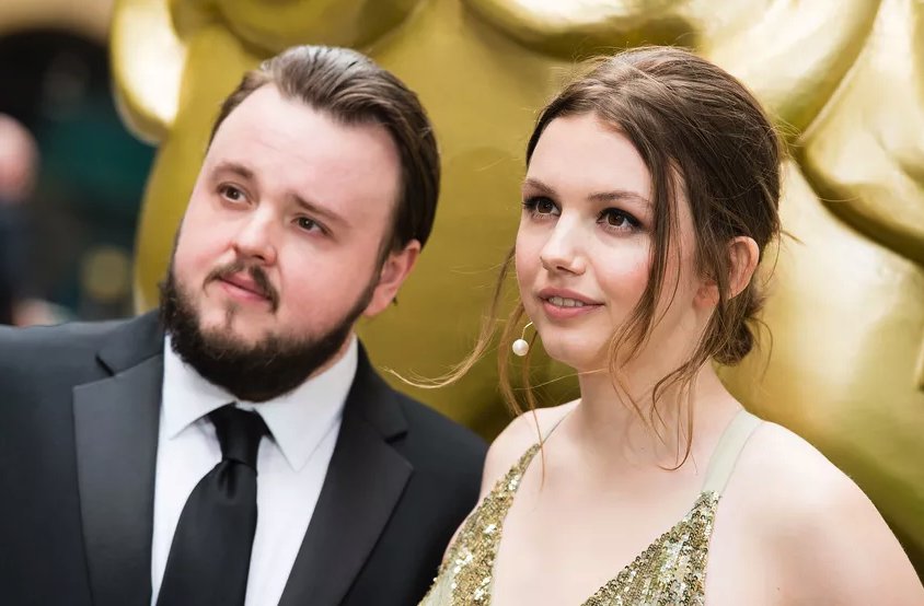 WiCnet's tweet photo. #GameofThrones season 7 wins a trio of BAFTA awards, including a Special Award. John Bradley (Sam) and Hannah Murray (Gilly) were on hand to accept it. https://t.co/bwgqA34BGP https://t.co/o8DAjULG0i