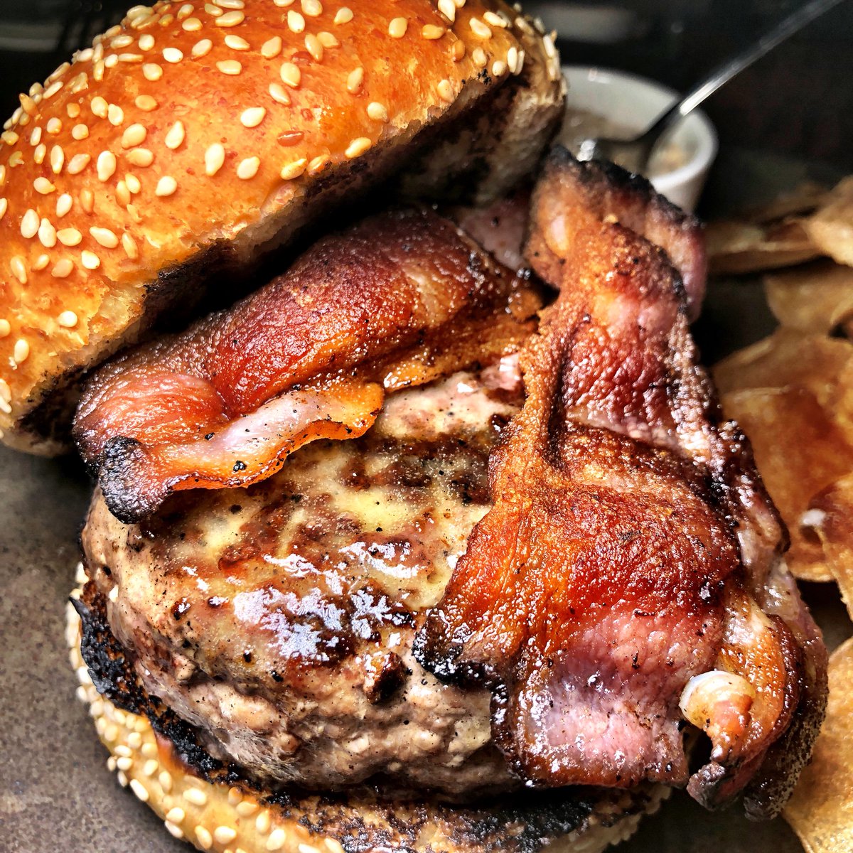 bigtimebites's tweet photo. Gramercy Tavern Burger at @GramercyTavern in New York, NY. Check out my latest #bigtimebites scouting report:
https://t.co/n3UOJDseoX https://t.co/H66natRceQ
