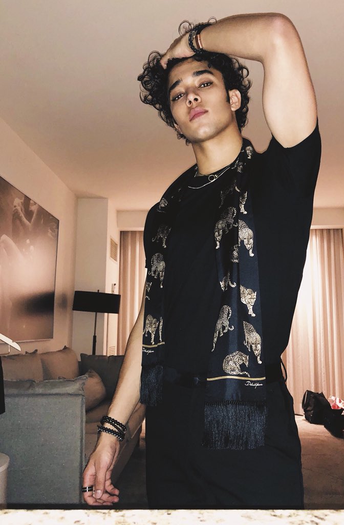 JOELDELE0N's tweet photo. Bottom angle 📸👽 https://t.co/baKcDxTTrJ