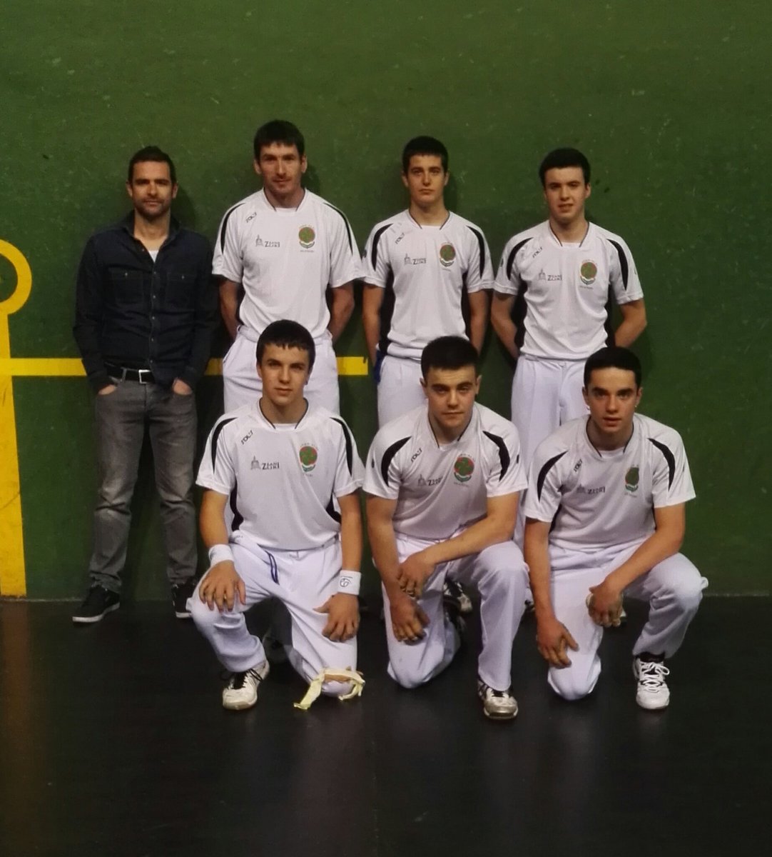 rrhernani's tweet photo. XV BERRIA TXAPELKETA
ALOÑA MENDI (OÑATE) 0
JOKO ALAI (ZEANURI) 3

Kadeteak : 2-22
Jubenilak : 8-22
Nagusiak : 15-22

Erakustaldia eman du talde bizkaitarrak, Berrian parte artu duen bere 1ko kanporaketan, bildurra emateko moduan daude Joko Alaiko pilotariak https://t.co/h4Kg7rOIb8