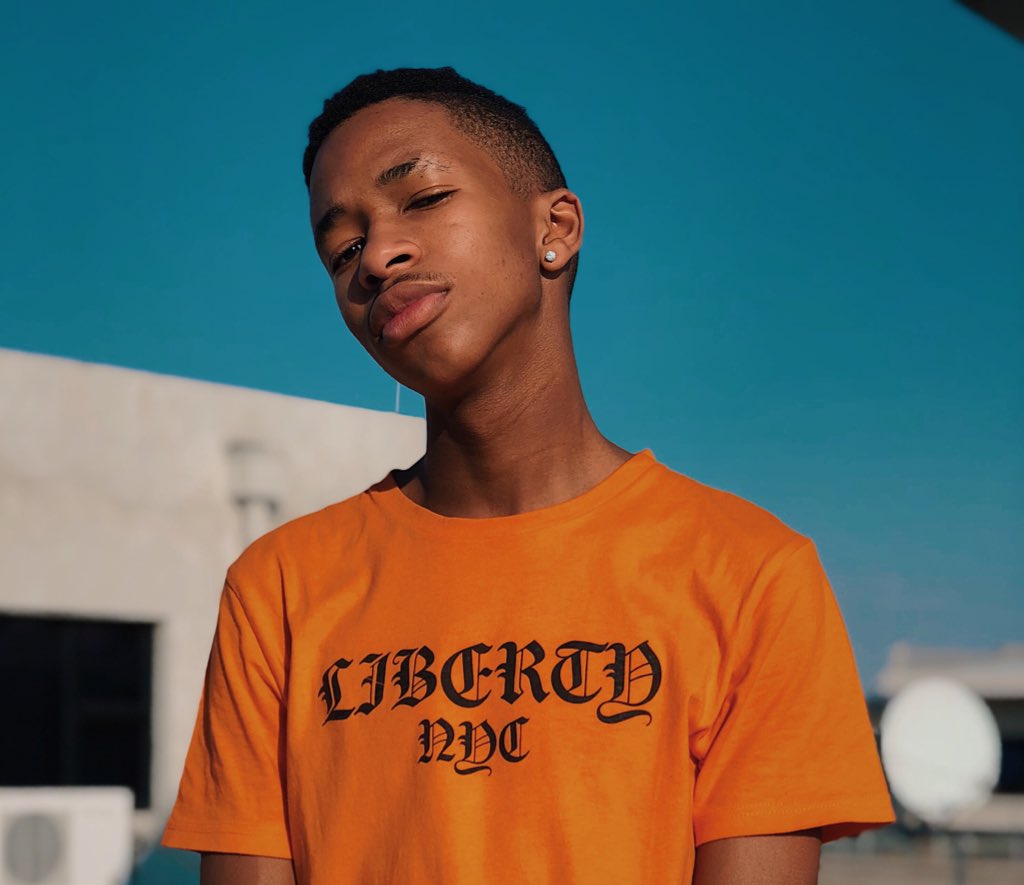 lasizwe's tweet photo. Where my Midnight Starrings 
Retweet if you are awake https://t.co/PZha3kQtHT