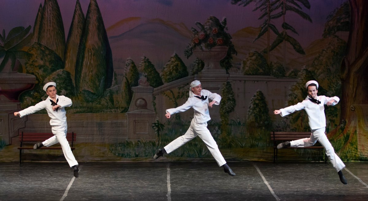 DancePrism's tweet image. 3 daredevil sailors enjoy a game of baseball in the park in VARIATIONS ON MAKE WAY FOR DUCKLINGS #DPDucklings #1ShowLeft [Photos by Warren Bailey]