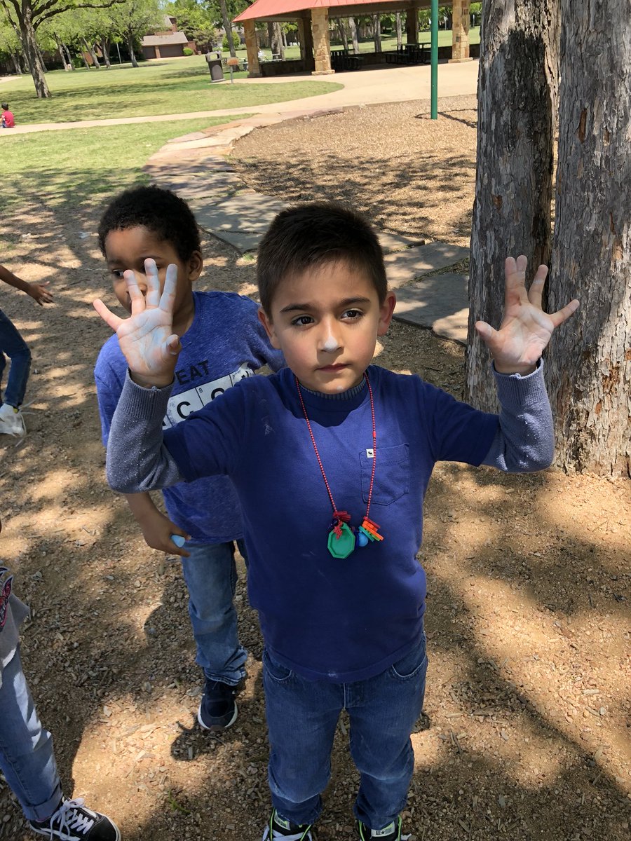 MrsMoman's tweet image. Working our way through the ABCs as we finish the year! Day 24 is letter C! Communicating with Chalk! #HuffmanPYP