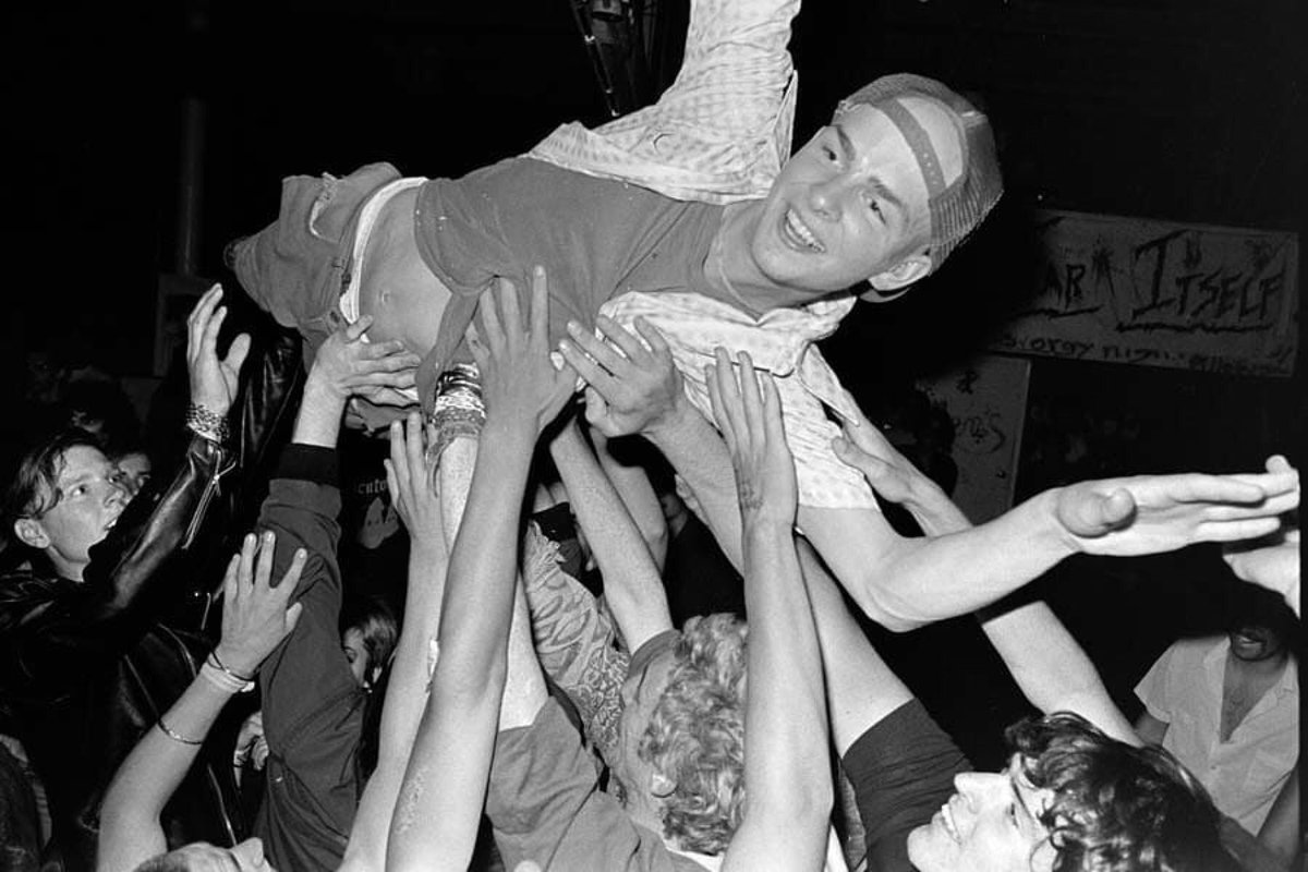 Rancid's tweet photo. #Lint frolicking with #ShortDogsGrow #Gilman 7/87 - 📸 c/o @murraybowles
https://t.co/bL9NcgbGDH https://t.co/dg8HB8Vygh