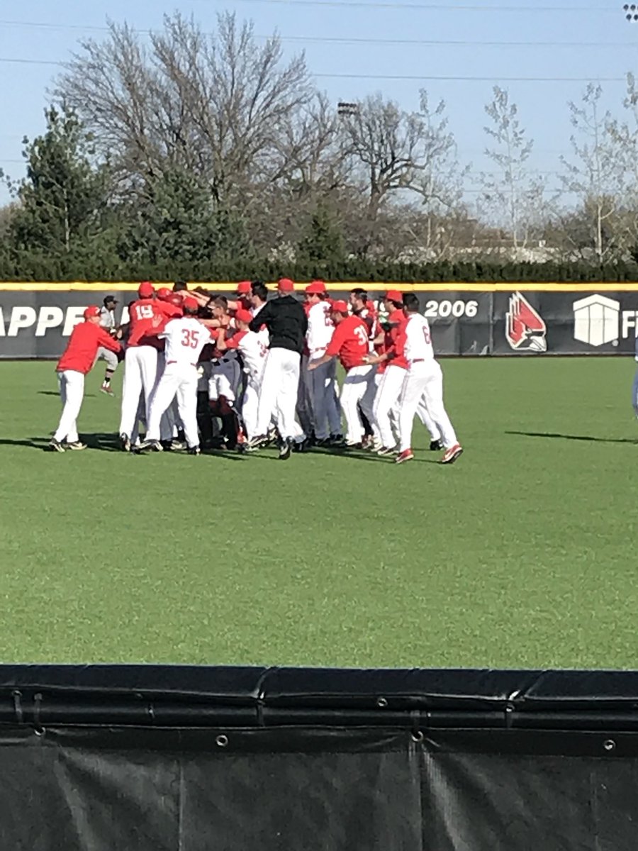 BallStateBB's tweet photo. WALKOFF SINGLE!! RHETT WINTNER DRIVE IN COLIN BROCKHOUSE!!!

Final/11 3-2 https://t.co/Av9yjIkfM2