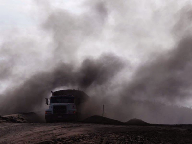 Earthjustice's tweet photo. The @EPA is trying to gut protections against toxic #CoalAsh waste. Tomorrow is the last day to take action &amp; demand that the EPA oppose eliminating important #CoalAsh safeguards. >>> https://t.co/VvafYVsHhj https://t.co/nQQVSJysiT