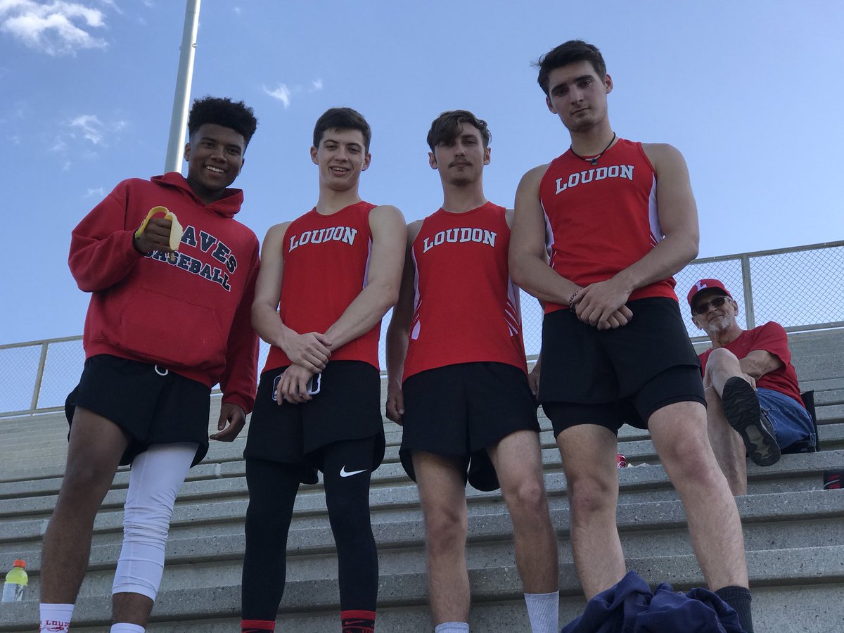 LHSTrackNField's tweet photo. 2 races 2 records. 4 x 800 https://t.co/ruIzf17THP