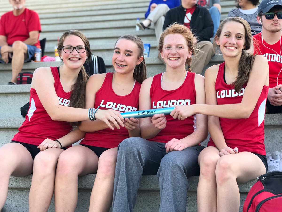 LHSTrackNField's tweet photo. 2 races 2 records. 4 x 800 https://t.co/ruIzf17THP