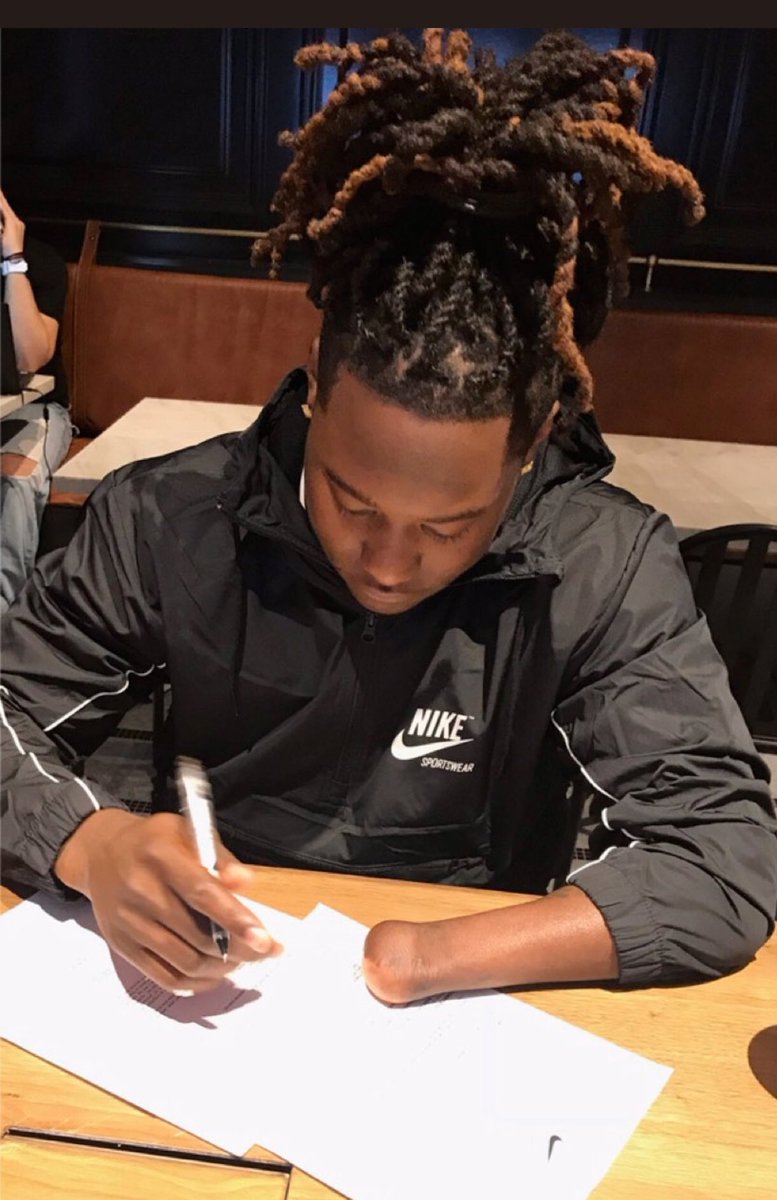 JUST IN: Nike has signed @Shaquemgriffin.