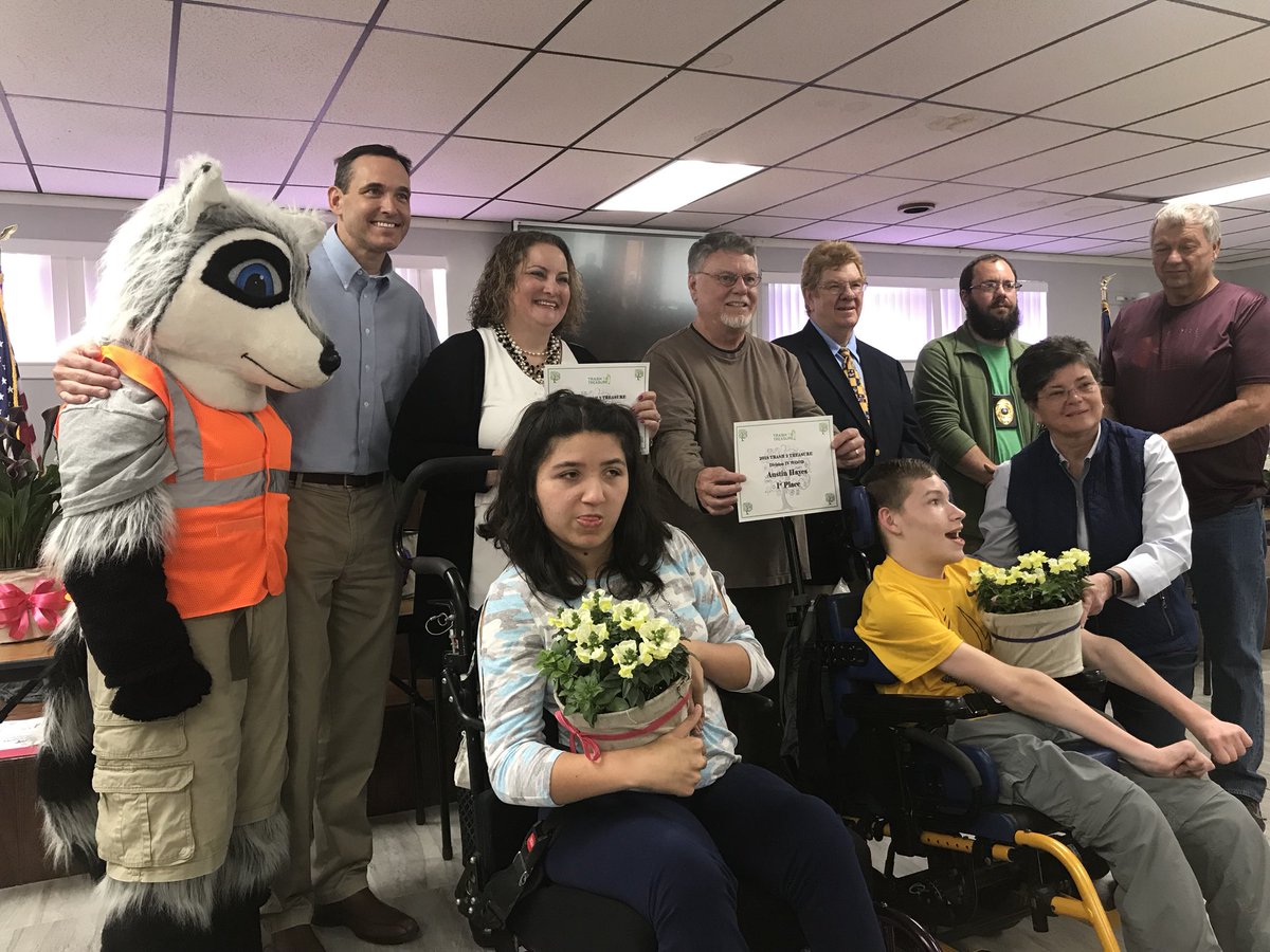 KeepMercerClean's tweet photo. Inspiring work with our Mercer County students with the #keepmercerclean #trashtotreasure campaign. https://t.co/3GShn98Xbb