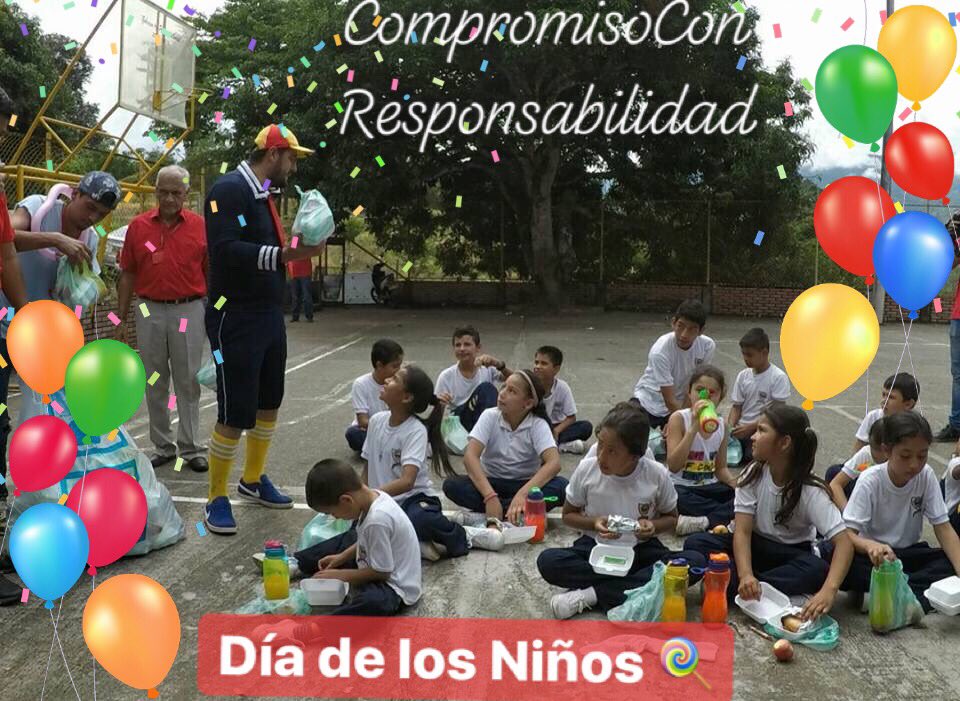 milenaricardoc's tweet photo. Así celebramos el día más dulce del año con nuestros niños Nilenses. Nuestro @AlcaldeNilo en representación de kiko del programa El Chavo, se divirtió como niño en este día tan especial.
#CompromisoConResponsabilidad #DíaDeLaNiñez https://t.co/GVRJUo7HPH