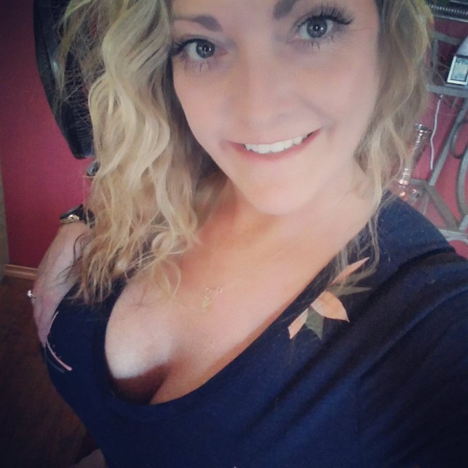 #HappyFriday let the fun begin 💋💋💋 https://t.co/46Ngbt4HIL<a href="/tag/happyfriday"class="tags">#HappyFriday</a>