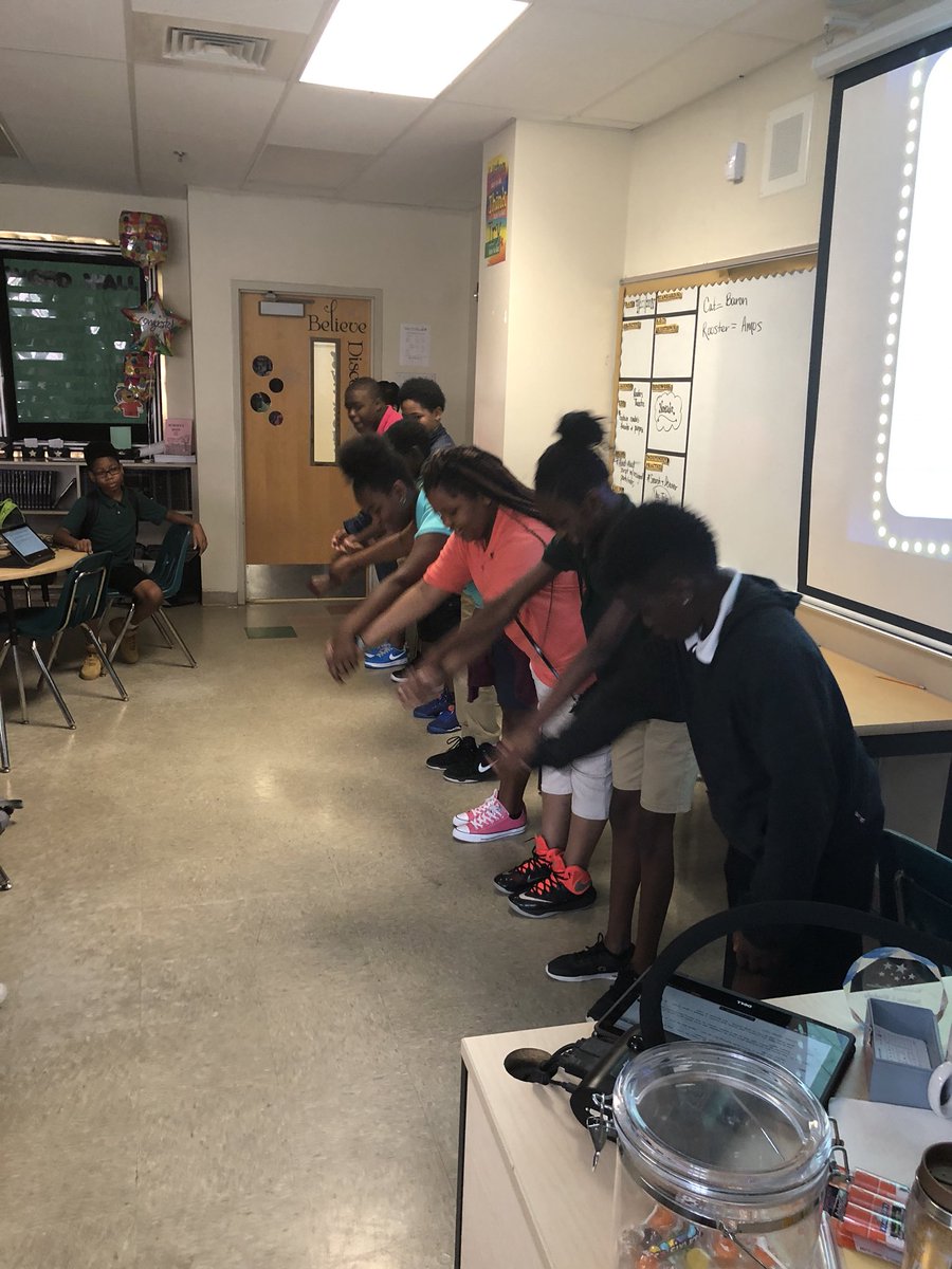 TicondriaW's tweet photo. No slacking over here!!!๐ซIntro to literature circles this week included students engaging in Readers Theater!!!๐ค๐ค #postfsa #keepthepartygoing #fluencypractice #readingisFUN #collaboration #readingroles #action @l_weidenhamer @Y_Williams_JFK @BCSandalaSDPBC https://t.co/0L2c8Sojs6