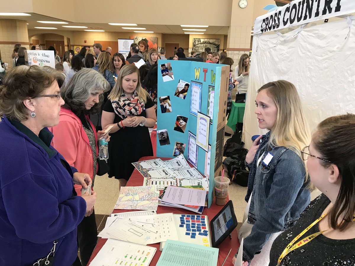 apadalino's tweet photo. @howard_huskies sharing their learning at the #HSSDcreate teacher EXPO https://t.co/iT33tv4pYx