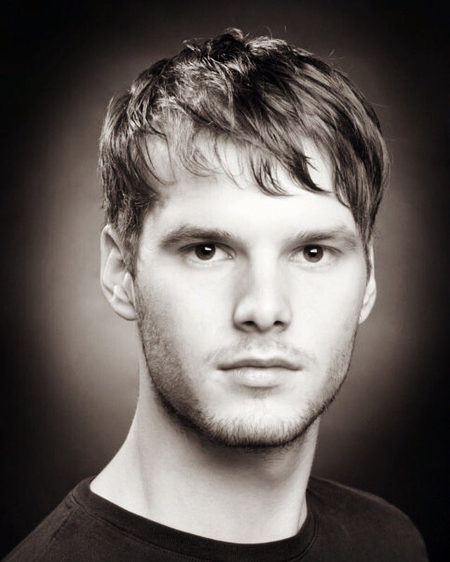 TheKevinLeslie's tweet image. Then and now...... #firstheadshotday