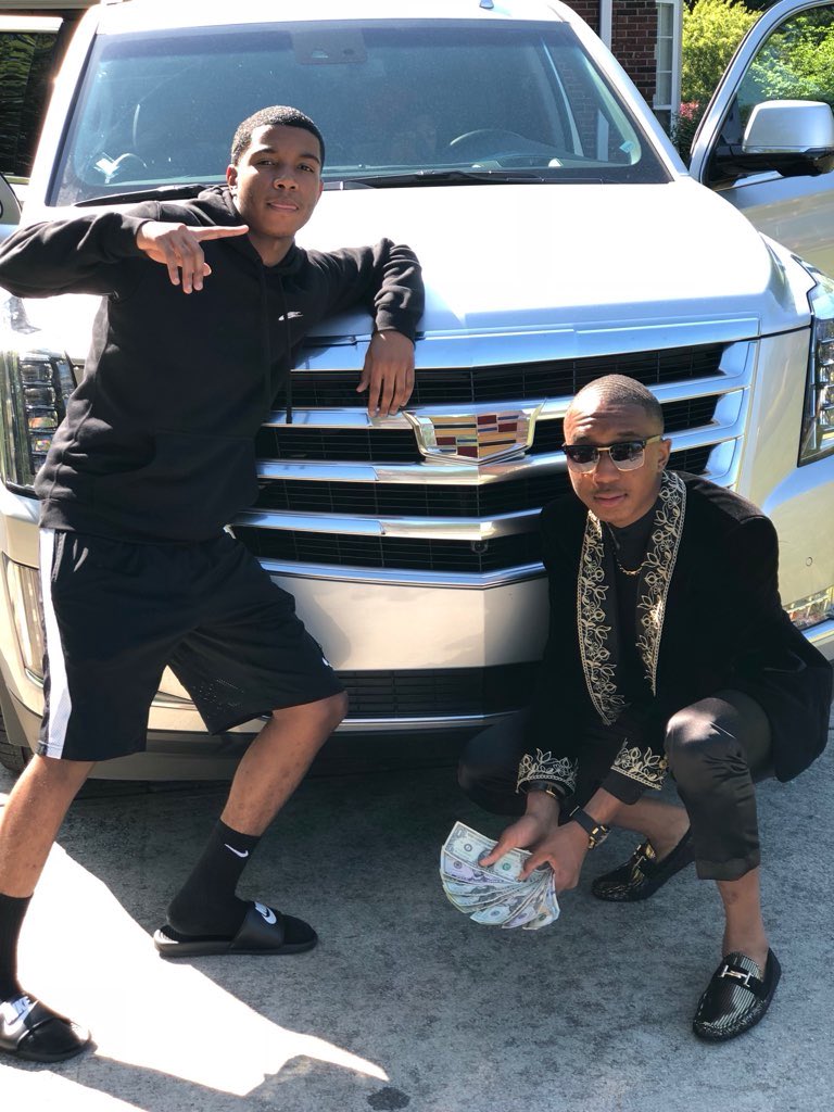 Kxxng_Devin's tweet photo. Slight drip💧😎💰 #Prom2k18 #woodrich #SecureDaPack https://t.co/UKZx3bVPL8